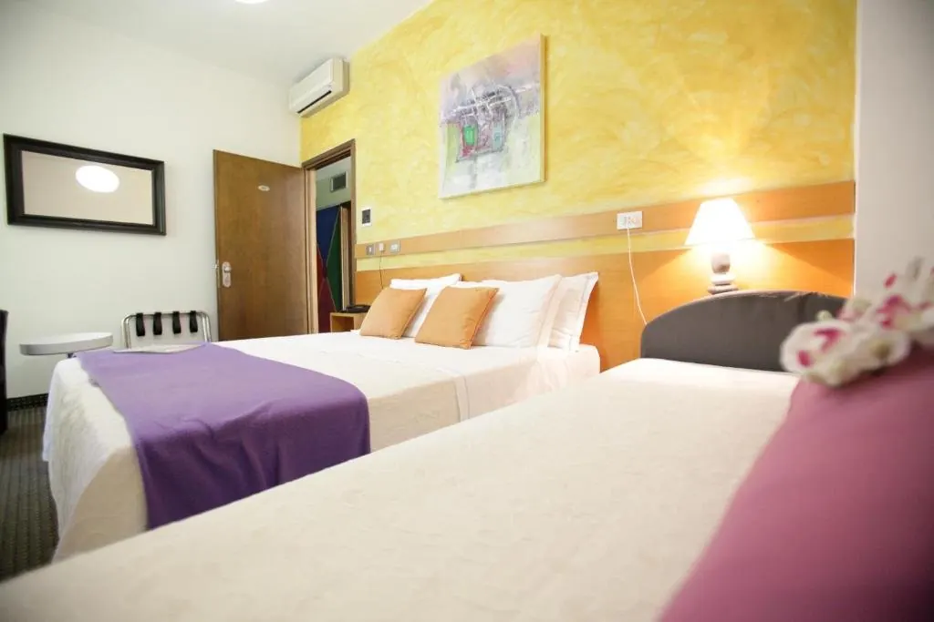Camera Quadrupla - Art Hotel Mirano